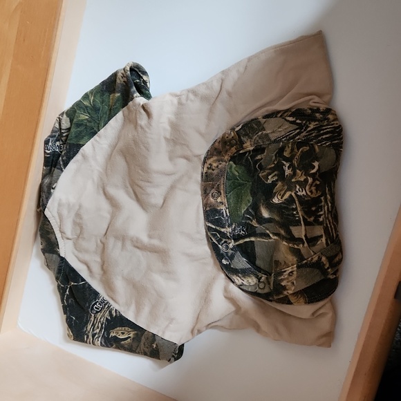 Carhartt, Cabela's & John Deere triple bodysuit + hat baby lot - Picture 3 of 11